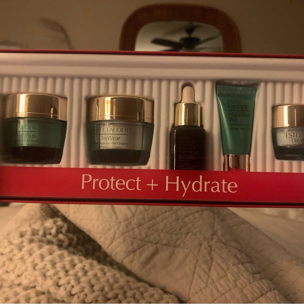 New with tags. Estee Lauder, protect, and hydrate daily skin defenders. - Picture 4 of 5